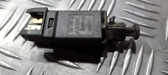 Volkswagen PASSAT B3 Brake pedal sensor switch 191945515 mro191945515