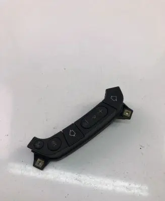 Steering wheel buttons/switches