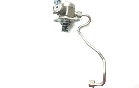 BMW X3 F25 Fuel injection high pressure pump 7610761 13517610761