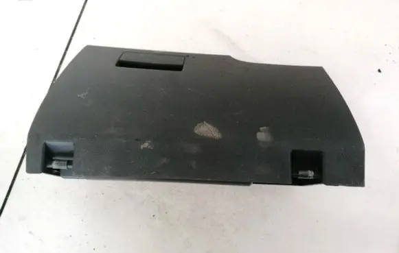 Volkswagen Touran I Glove box