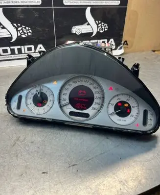 Speedometer (instrument cluster)