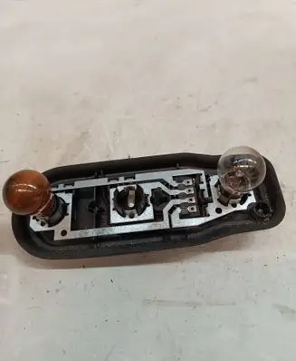 BMW 5 E39 Tail light bulb cover holder 399394