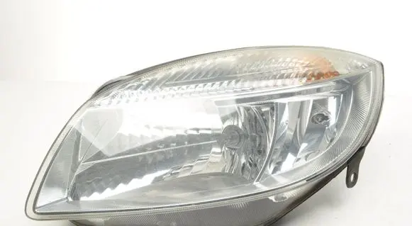 Skoda Fabia Mk2 (5J) Headlight/headlamp 247831-00