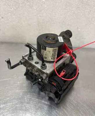 Volkswagen Golf V Master brake cylinder