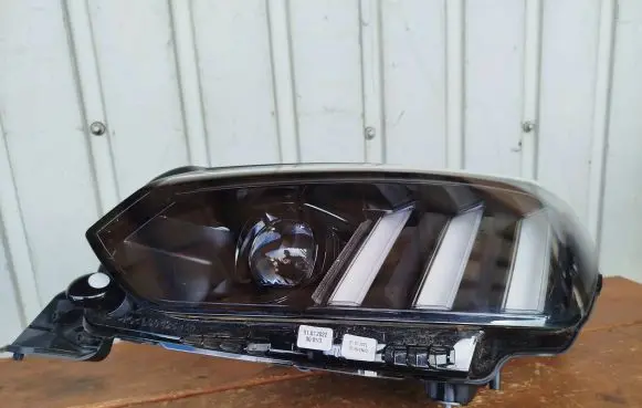 Peugeot 2008 II Headlight/headlamp 9841642080