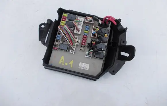 Renault Clio III Fuse module 902663A