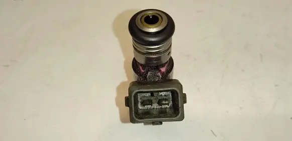 Volkswagen Golf IV Fuel injector 036031C