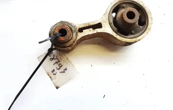 Mazda 6 Engine mount bracket