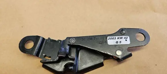 Mercedes-Benz SL R230 Convertible roof lock/latch A2307900977 2307900977
