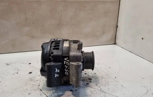 Toyota Corolla Verso AR10 Generator/alternator 270600G011 31060