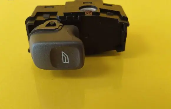 Volvo V70 Electric window control switch 9472275