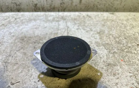 Dodge Challenger Front door speaker 68423513AA 0Y8280 26777AA