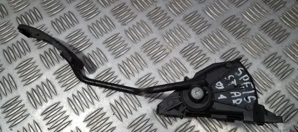 Accelerator throttle pedal