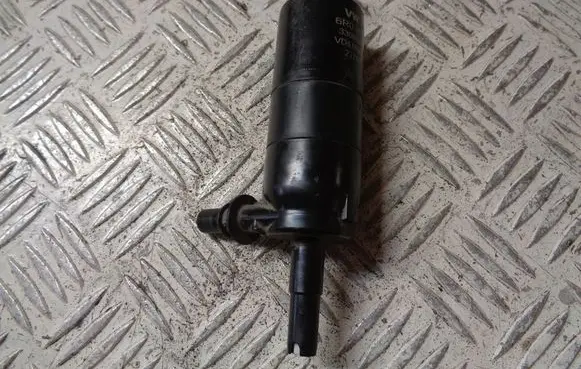 Skoda Octavia Mk3 (5E) Headlight washer pump 6R0955681
