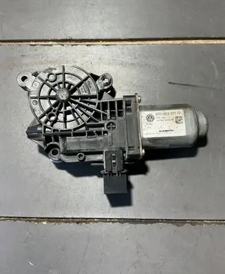 Skoda Roomster (5J) Front door window regulator motor 6R0959801M