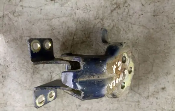 Suzuki Grand Vitara I Rear door lower hinge