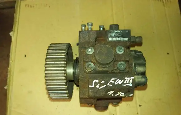 Renault Scenic III - Grand scenic III Fuel injection high pressure pump 0445010218