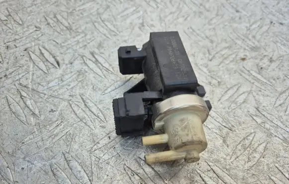 BMW 3 E90 E91 Turbo solenoid valve 70088701 7548706 11747548706
