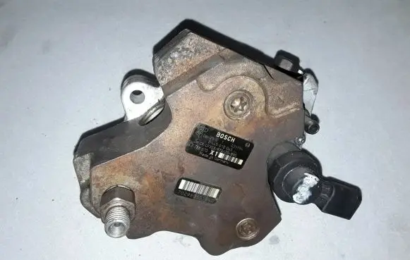 BMW 3 E90 E91 Fuel injection high pressure pump 7788670
