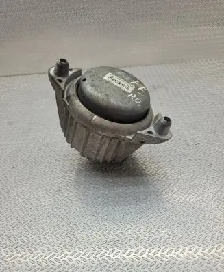 Mercedes-Benz E A207 Engine mount bracket A2042406017