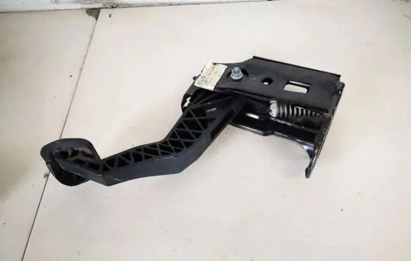 Audi A2 Clutch pedal 8z1721059b