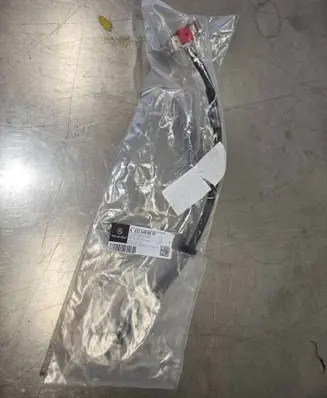 Mercedes-Benz GLC C253 Positive cable (battery) A2135408416