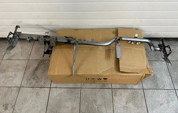 Volkswagen Amarok Dashboard cross member/frame bar 