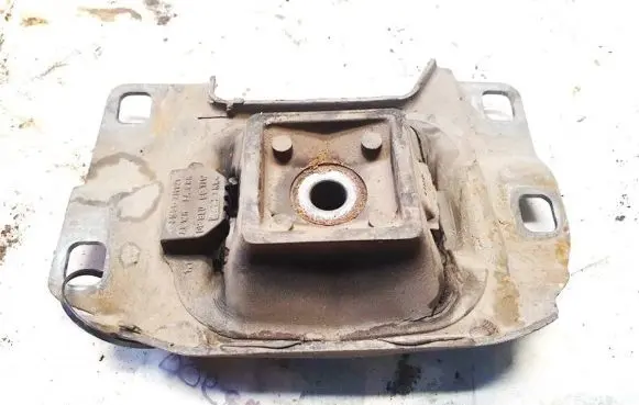 Engine mount bracket