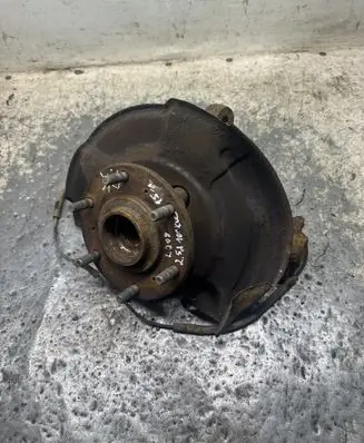 Mitsubishi L200 Front wheel hub