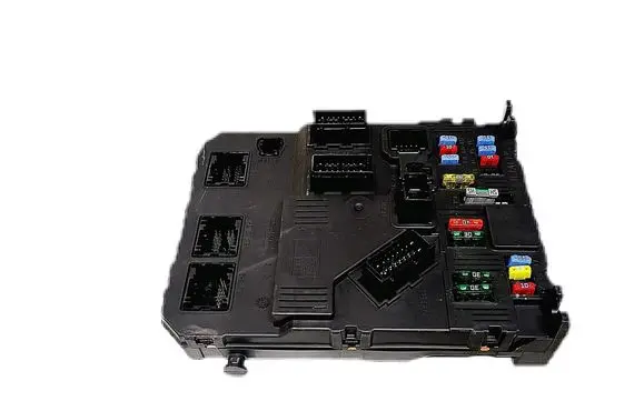 Peugeot 206+ Fuse module 9657999780