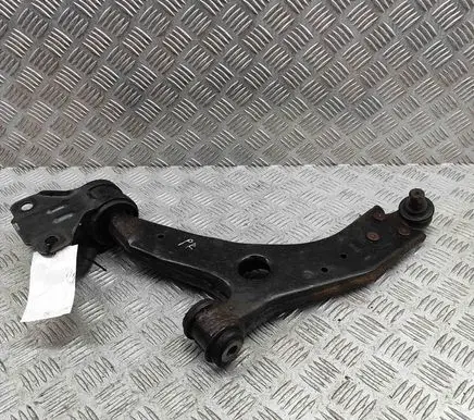 Ford Focus Front lower control arm/wishbone BV613A262AA