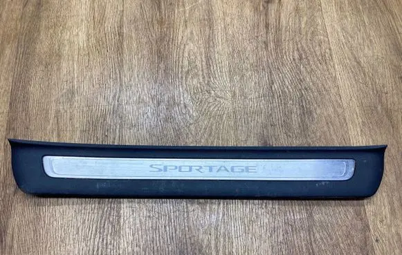 KIA Sportage Front sill trim cover 85883F1500