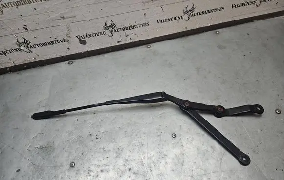Front wiper blade arm