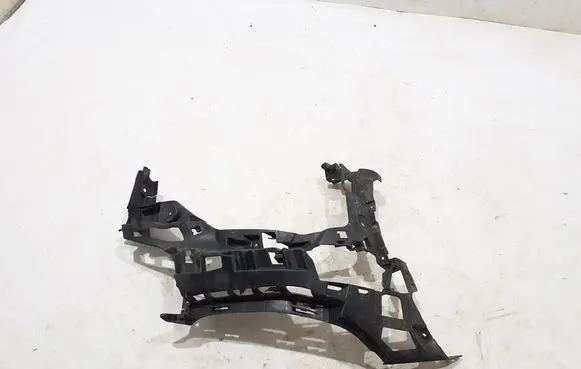 Front bumper mounting bracket