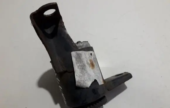 Ford Fiesta Engine mount bracket 8V516F012AE 8V51-6F012-AE