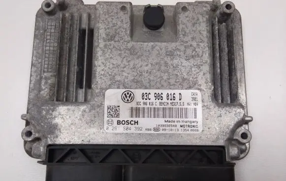 Skoda Octavia Mk2 (1Z) Engine control unit/module 03C906016D 0261S04392