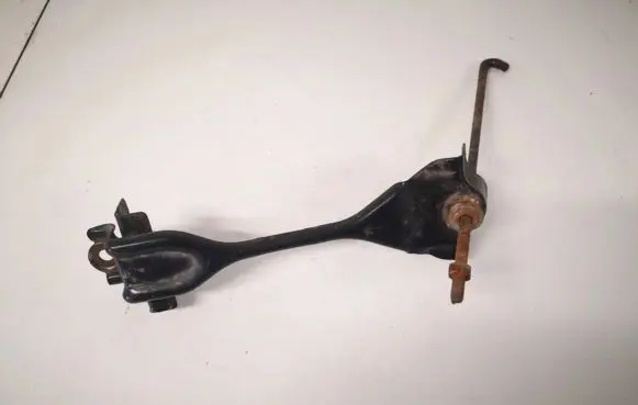Radiator mount bracket