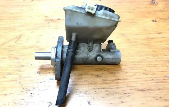 Volvo S60 Master brake cylinder 8646008