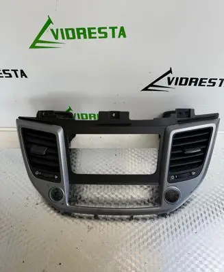 Hyundai Tucson TL Dash center air vent grill 84740D7800