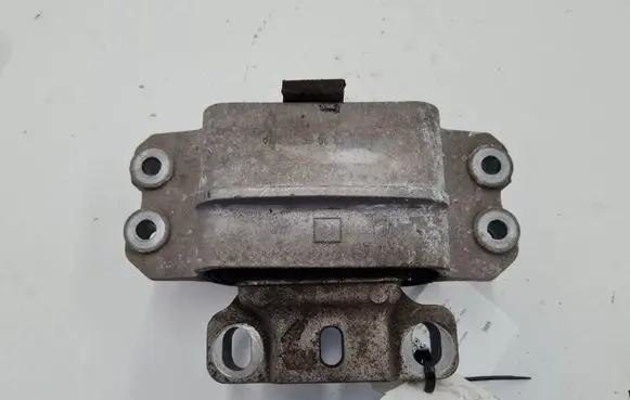 Skoda Octavia Mk2 (1Z) Engine mount bracket 1K0199555M