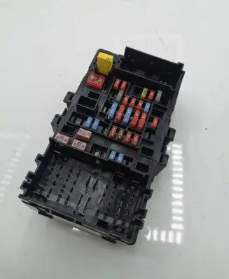 Cadillac Escalade IV Fuse module 23418063 718845576 821062932