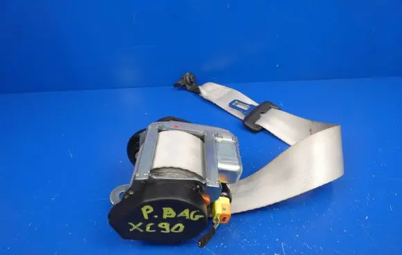 Volvo XC90 Third row seat belt 