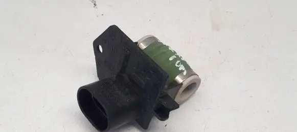 Opel Meriva B Coolant fan relay 55702180