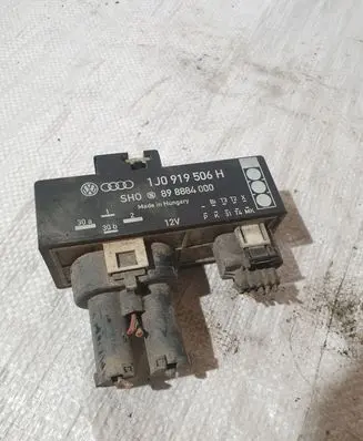 Seat Leon (1M) Coolant fan relay 1J0919506H 898884000