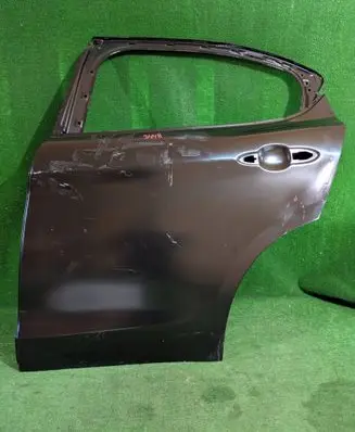 Alfa Romeo Stelvio Rear door 