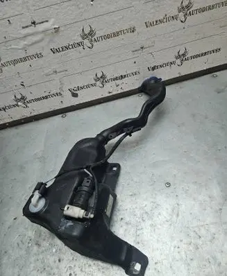 Windshield washer fluid reservoir/tank