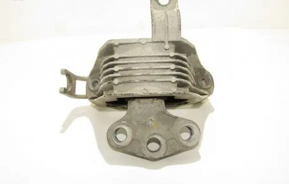 Opel Zafira C Engine mount bracket 13347453