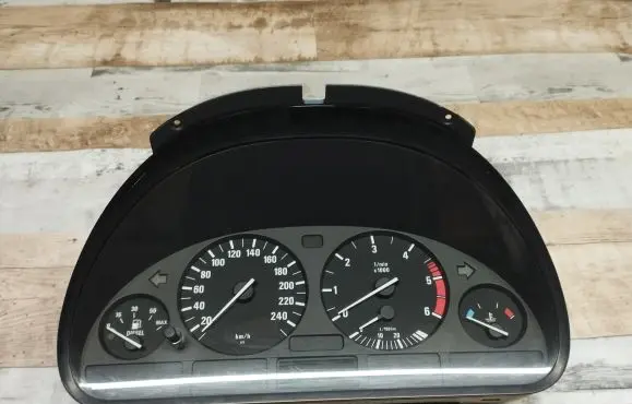 BMW 5 E39 Speedometer (instrument cluster) 87001374 87001313