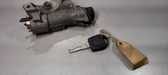 Volkswagen PASSAT B5 Ignition lock 4B0905851A