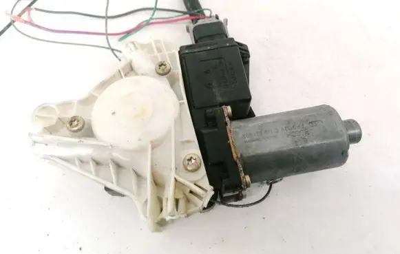 Mitsubishi Carisma Front door window regulator motor 193794100 0130821652